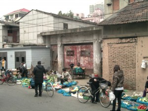 classic factory gates - Panyu Lu - March 2010