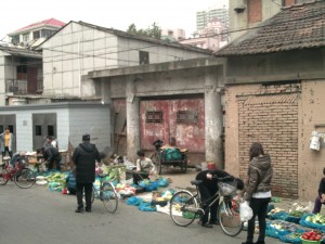 classic factory gates - Panyu Lu - March 2010