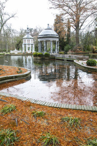 25971648-chinoiserie-ornamental-fountains-of-the-palace-of-aranjuez-madrid-spain