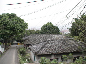 1024px-Losheng_Sanatorium_on_the_hill