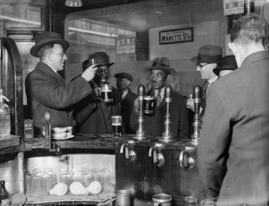 24th November 1933: Interior of a public house in London's Soho. (Photo by Fox Photos/Getty Images)